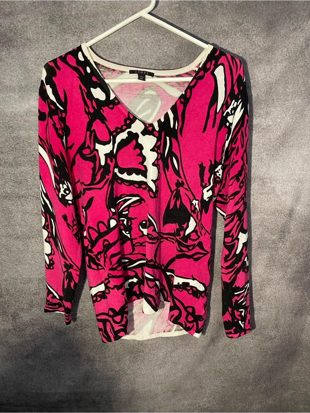 Cyrus Women XXL Sweater Pink Black White Abstract Print V-Neck Long Sleeve Knit